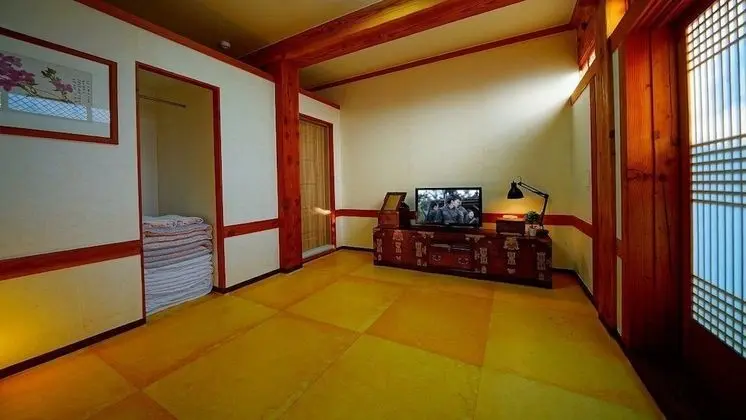 Tek Büyük Yataklı Oda, Japon Şiltesi, Sigara İçilmez, Özel Banyo (1F, Ondol- A Type)