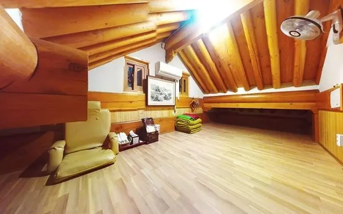 Oda (Sun Room)