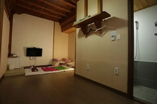 Superior Korean Traditional Ondol Room