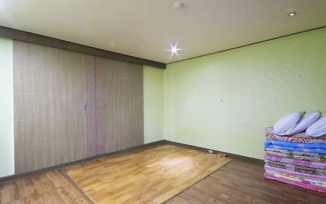 Oda (Korean-style Ondol Room)