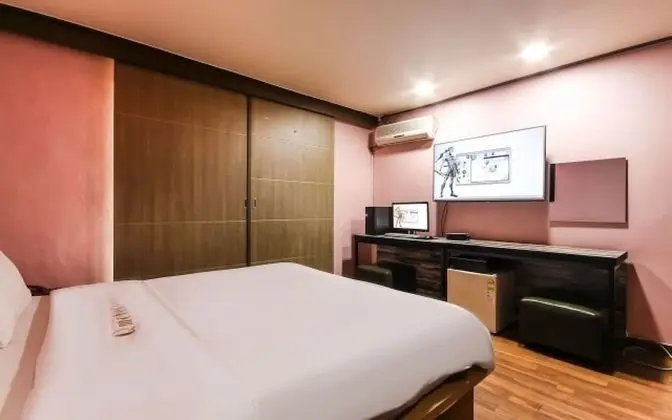Oda (Standard room (Netflix viewing/styler)