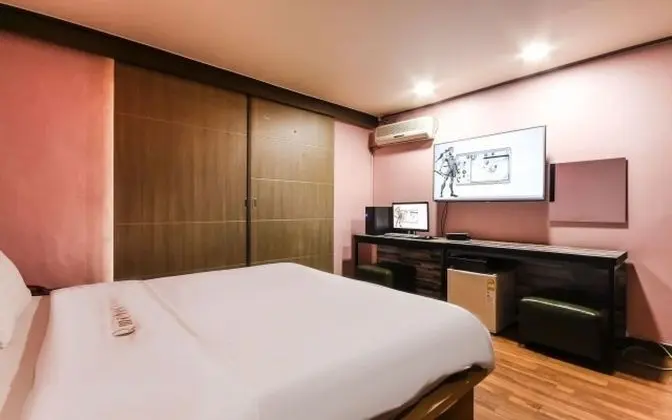 Oda (Standard room (Netflix viewing/styler)