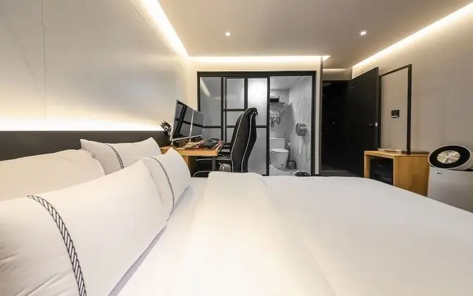 Oda (High-spec couple PC room (Netflix vie)