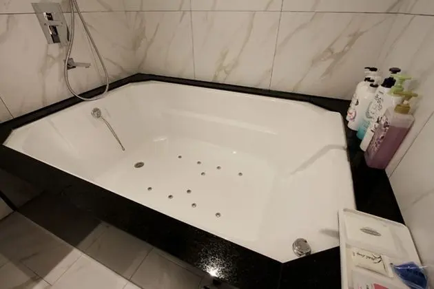 Premium Tek Büyük Yataklı Oda
