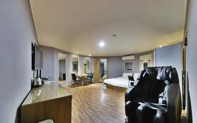 Oda (Corner Suite sitting type (Breakfast )