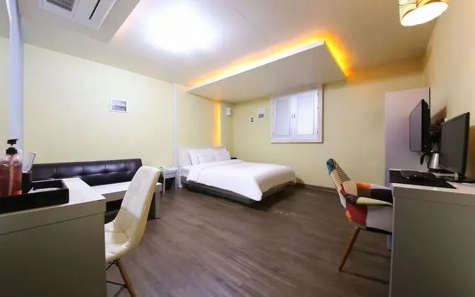 Oda (General room (although Netflix is ava)