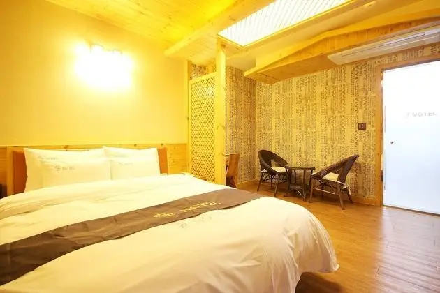 Oda (General room (although Netflix is ava)