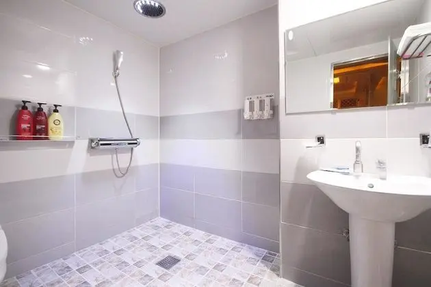 Oda (General room (although Netflix is ava)