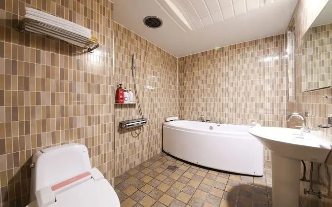 Oda (Semi-Suite room A (Netflix viewing av)