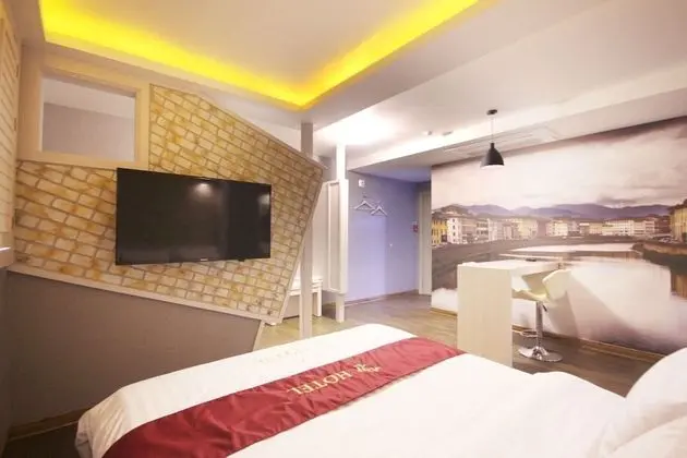 Oda (Semi-Suite room A (Netflix viewing av)