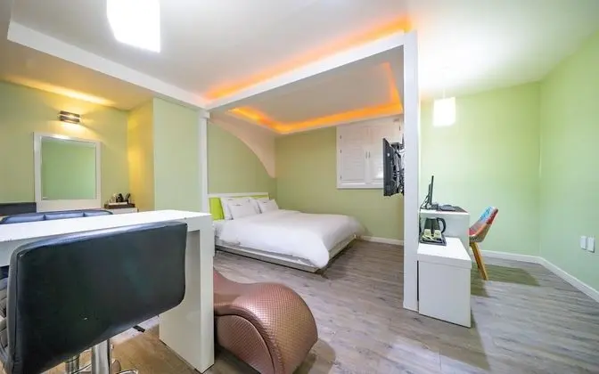 Oda (Semi-Suite room A (Netflix viewing av)