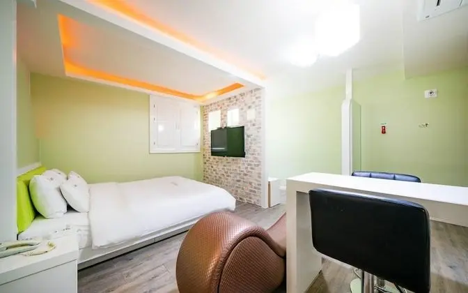 Oda (Semi-Suite room A (Netflix viewing av)