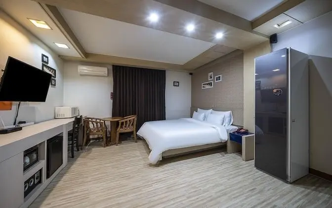 Oda (Standard room (with Lauren Williams m)