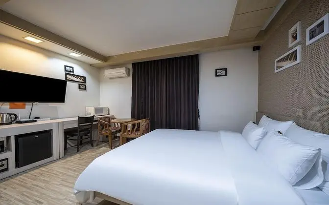 Oda (Standard room (with Lauren Williams m)