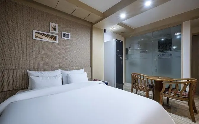 Oda (Standard room (with Lauren Williams m)