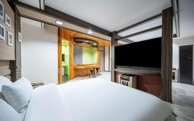 Oda (VIP (Styler TV Netflix Available))