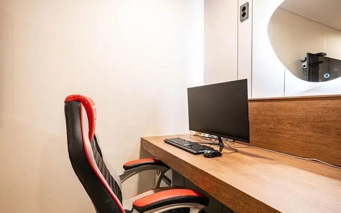 Oda (Deluxe Game Room (Netflix viewing ava)