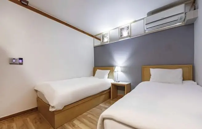 İki Ayrı Yataklı Oda (Extra futon set charge 10,000 on site)