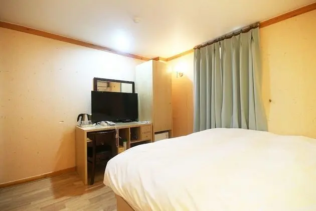 Tek Büyük Yataklı Oda (Extra futon set charge 10,000 on site)