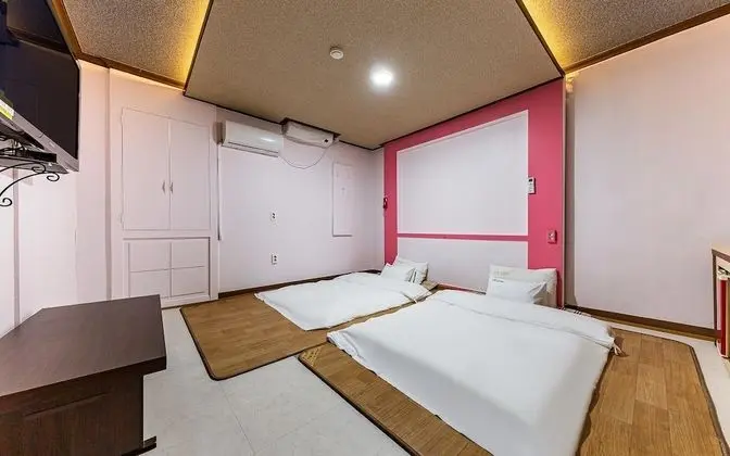 Oda (Korean room (Netflix viewing availabl)