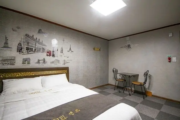 Oda (General room (Netflix free use of You)