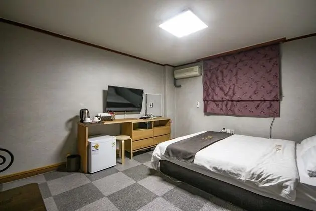 Oda (General room (Netflix free use of You)