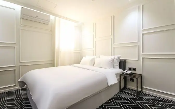 Oda (Premium Double (Bathtub) (Netflix Ava)