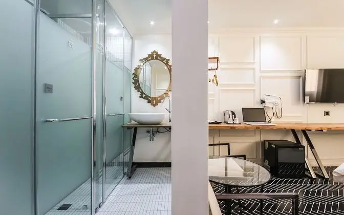 Oda (Premium Double (Bathtub) (Netflix Ava)