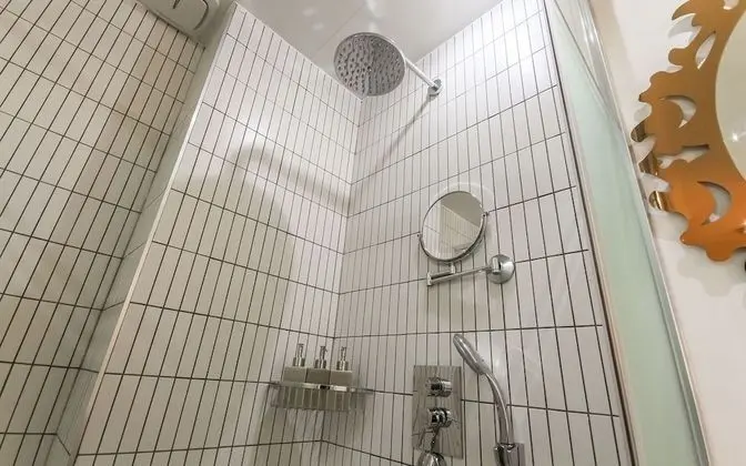 Oda (Premium Double (Bathtub) (Netflix Ava)