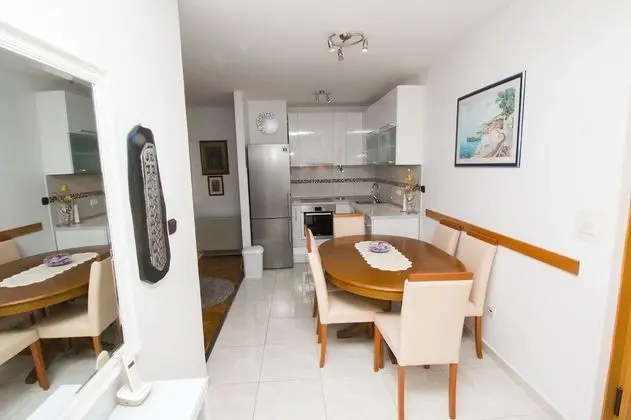 Apart Daire (Jerko - 200 m from beach - A1(3+2))