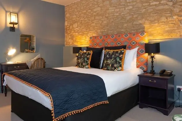 Standard Tek Büyük Yataklı Oda