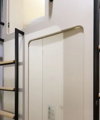Ortak Ranzalı Oda, 1 Tek Kişilik Yatak