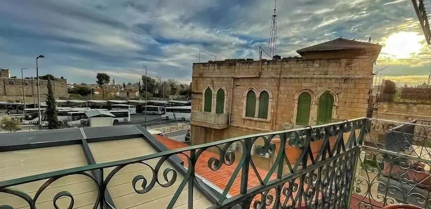 Tek Büyük Yataklı Oda, Balkon