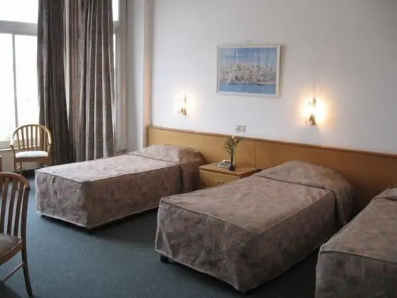 Üç Kişilik Oda, 3 Tek Kişilik Yatak