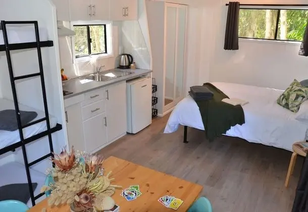 Kulübe, Sigara İçilmez (Linen/Towels Supplied to the Main Bed)