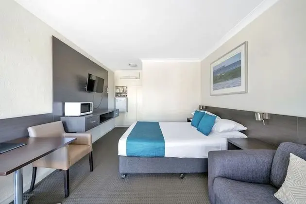 Standard Oda (Lower Level Motel Ro)
