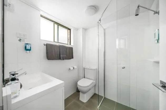 Standard Oda (Lower Level Motel Ro)