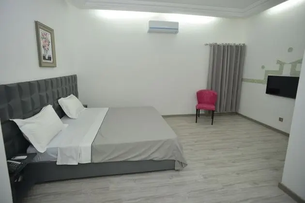 Senior Tek Büyük Yataklı Oda