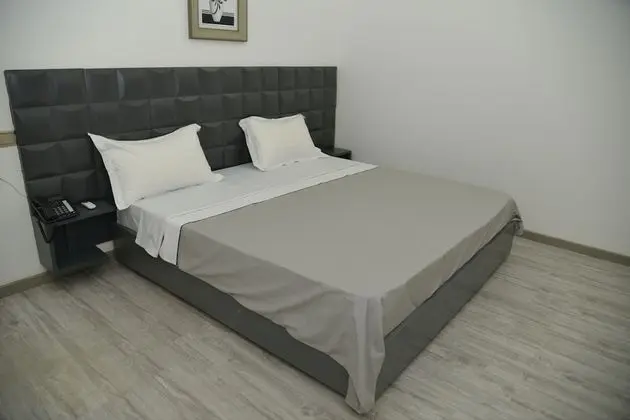 Senior Tek Büyük Yataklı Oda