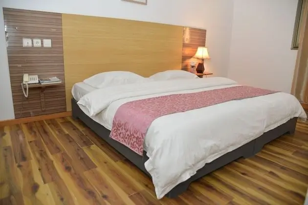 Senior Tek Büyük Yataklı Oda