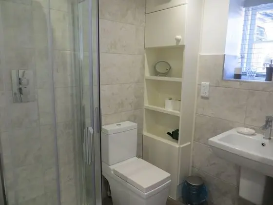 Kır Evi, Özel Banyo, Avlu Manzaralı