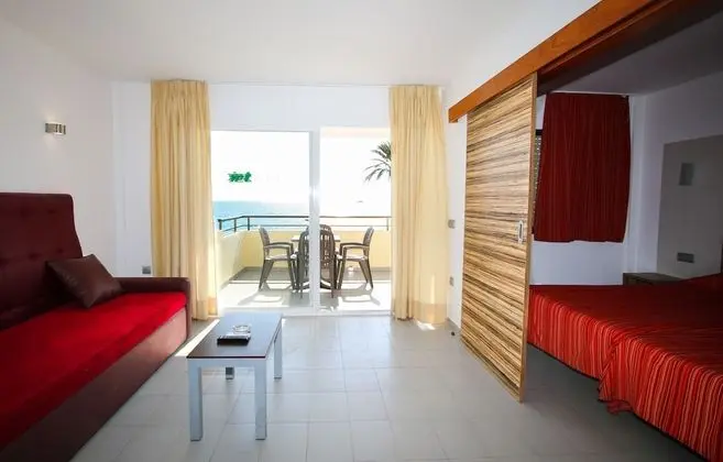 Superior Apart Daire, 2 Yatak Odası, 2 Banyolu, Denize Sıfır