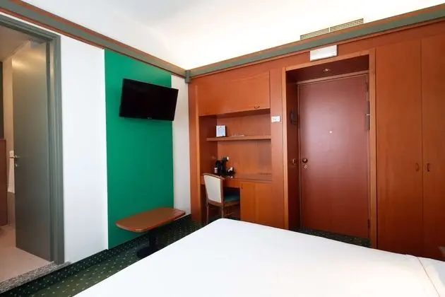 Economy Oda, 1 Büyük (Queen) Boy Yatak