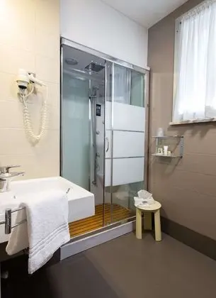 Economy Oda, 1 Büyük (Queen) Boy Yatak