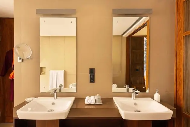 Luxury Oda