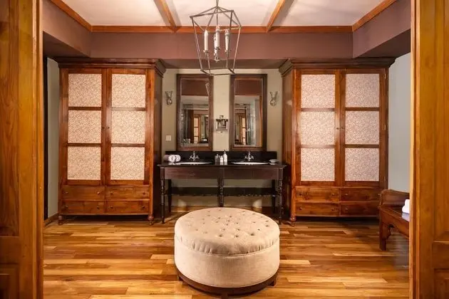 Themed Suite with Pool