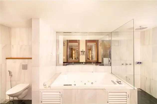 Themed Suite with Pool