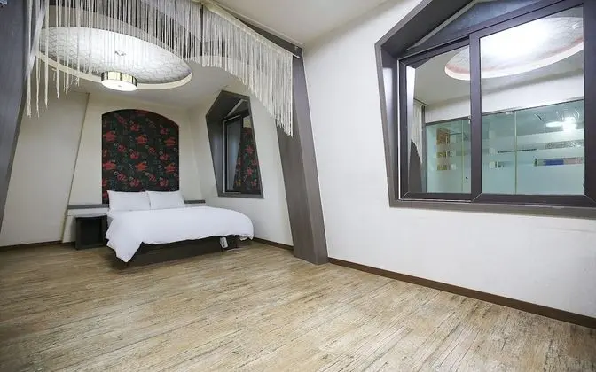 Oda (Special Room)