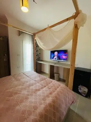 Romantic Tek Büyük Yataklı Oda, 1 Büyük (Queen) Boy Yatak, Sigara İçilmez
