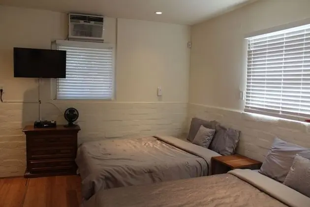 Premium Studio, 2 Queen Beds, Kitchenette, Laundry, Patio/BBQ